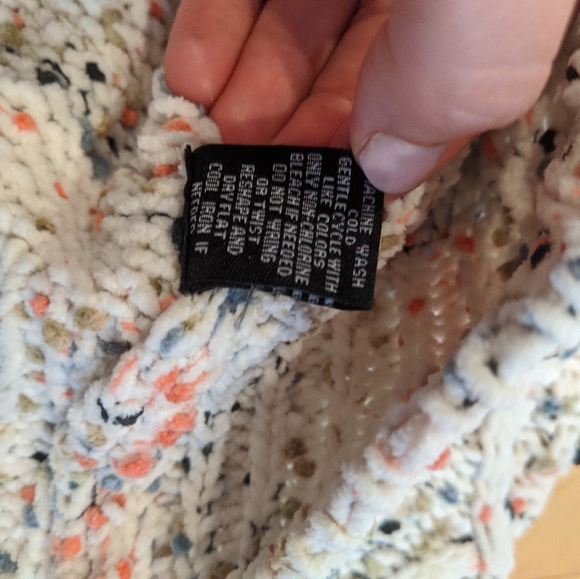 MOON & MADISON - Chunky Knit Cropped Sweater - Picture 7 of 10